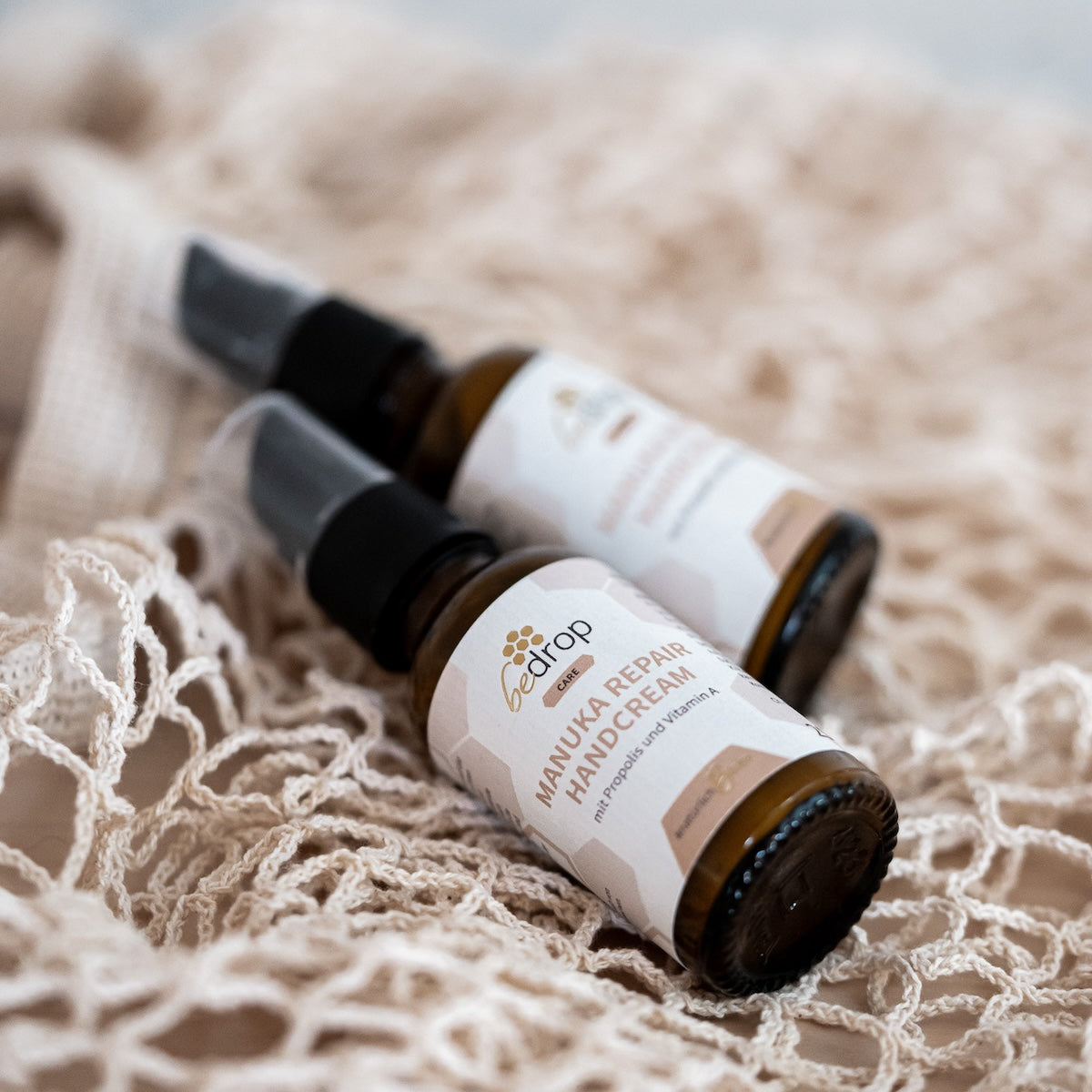 Set di valore: 3x Manuka Repair Hand Cream / Crema per le mani con miele di Manuka, propoli e vitamina A in un set di 3 pezzi.