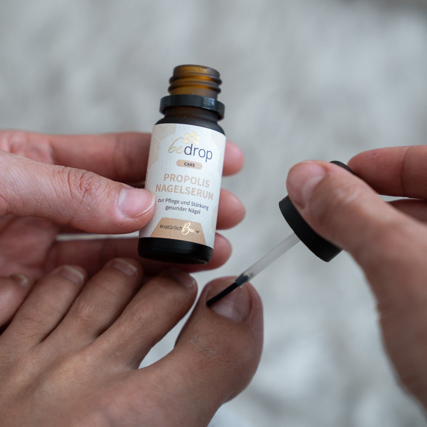 Siero per unghie alla propoli - cura delle unghie con propoli ad alto dosaggio e 4 oli essenziali - 10ml