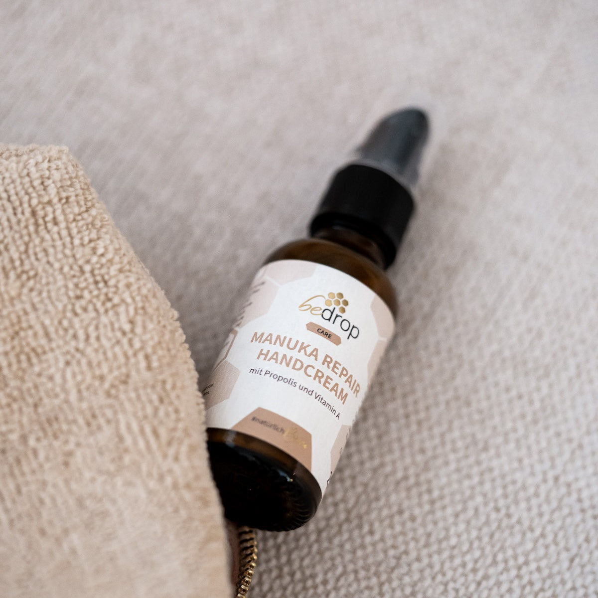 Manuka Repair Handcream / Crema mani con miele di manuka, propoli e vitamina A - 25ml