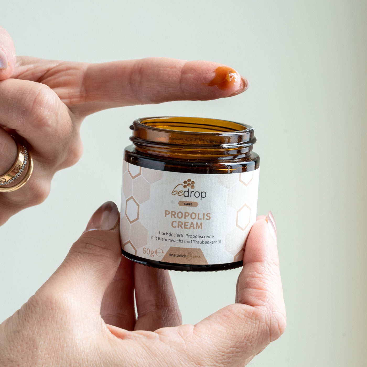 Crema alla propoli - crema alla propoli ad alto dosaggio con cera d'api e olio di semi d'uva - 60g