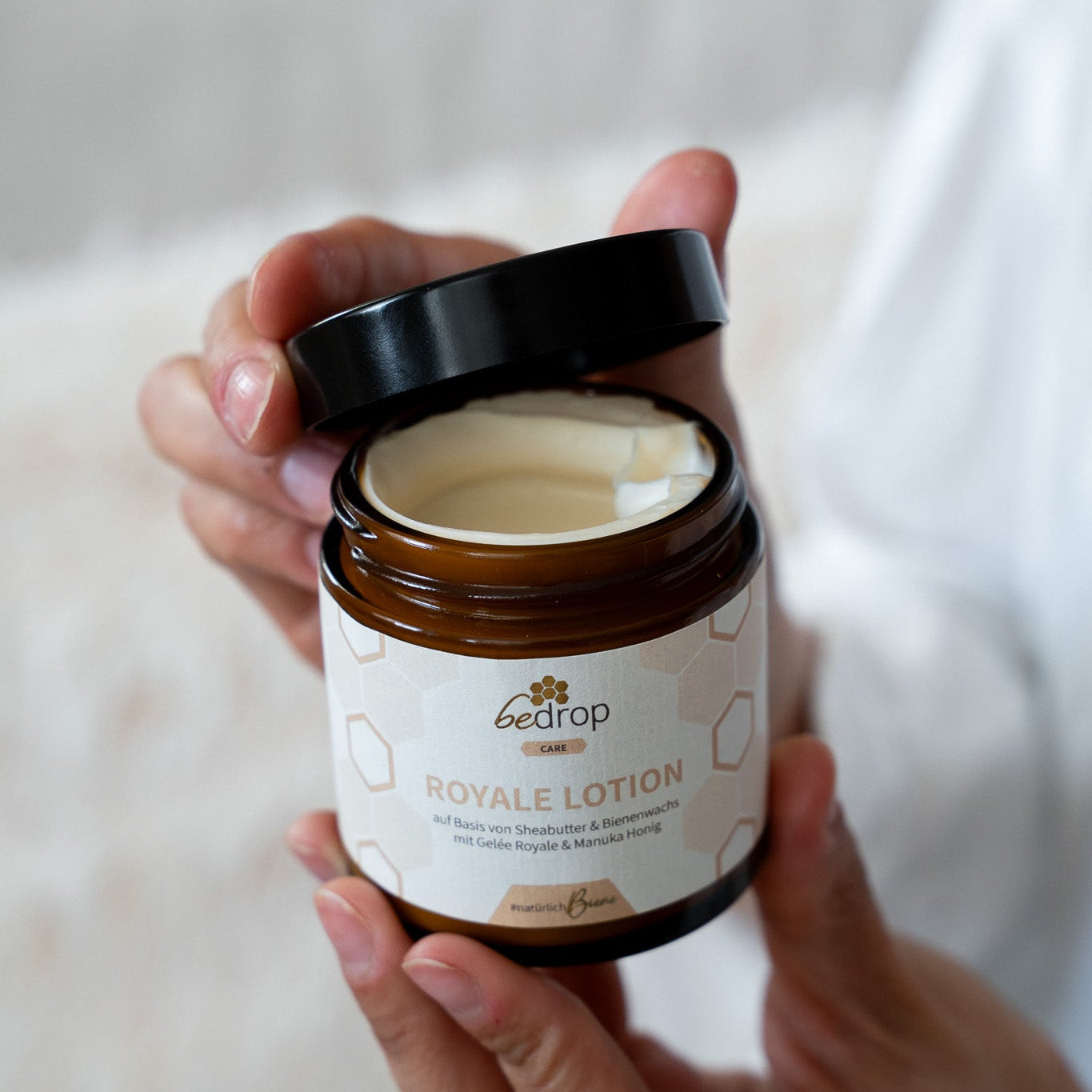 Royale Lotion lozione per il corpo con pappa reale, burro di karité e miele di manuka - 100g