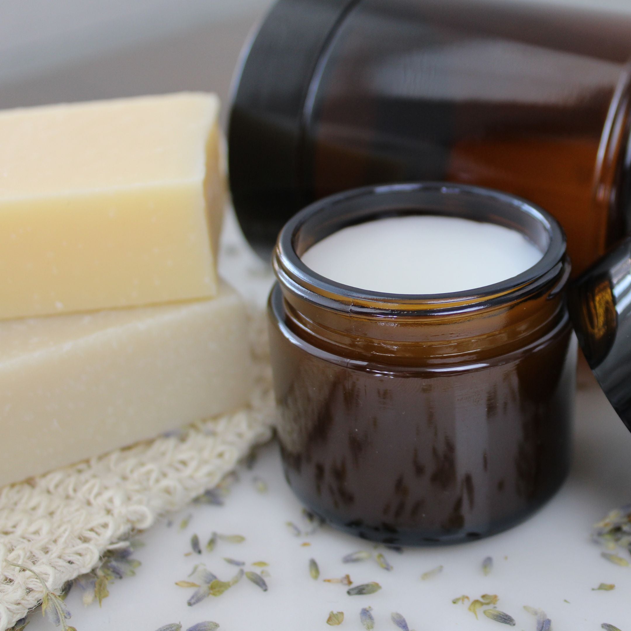 Set di valore: 3x Royale Lotion, lozione per il corpo con pappa reale, burro di karitè e miele di manuka in un set di 3 pezzi